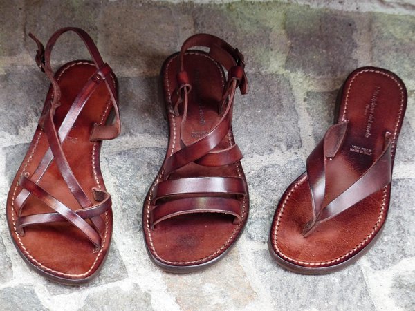 Choisir des sandales orthopédiques femme : confort et style assurés